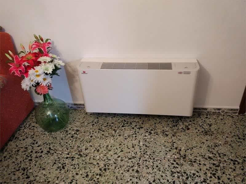 Radiador de calefacción instalado en una vivienda de Touro, A Coruña